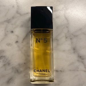 CHANEL No.5 like new. A timeless scent from generation to generation
